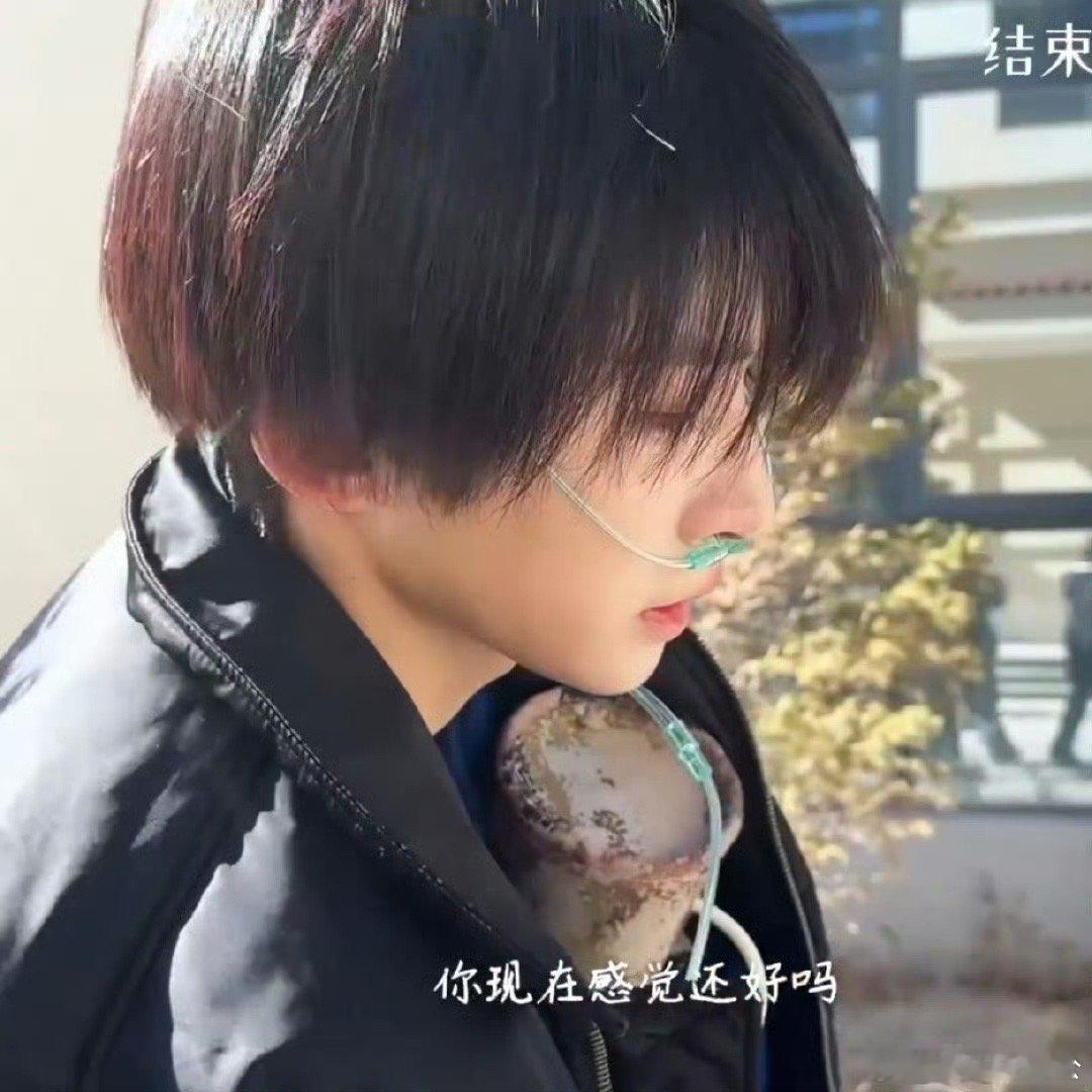 刘宇跳完舞就吸氧  春晚的舞台上展示的是真好，没有想到在台下竟然会有高原反应，一