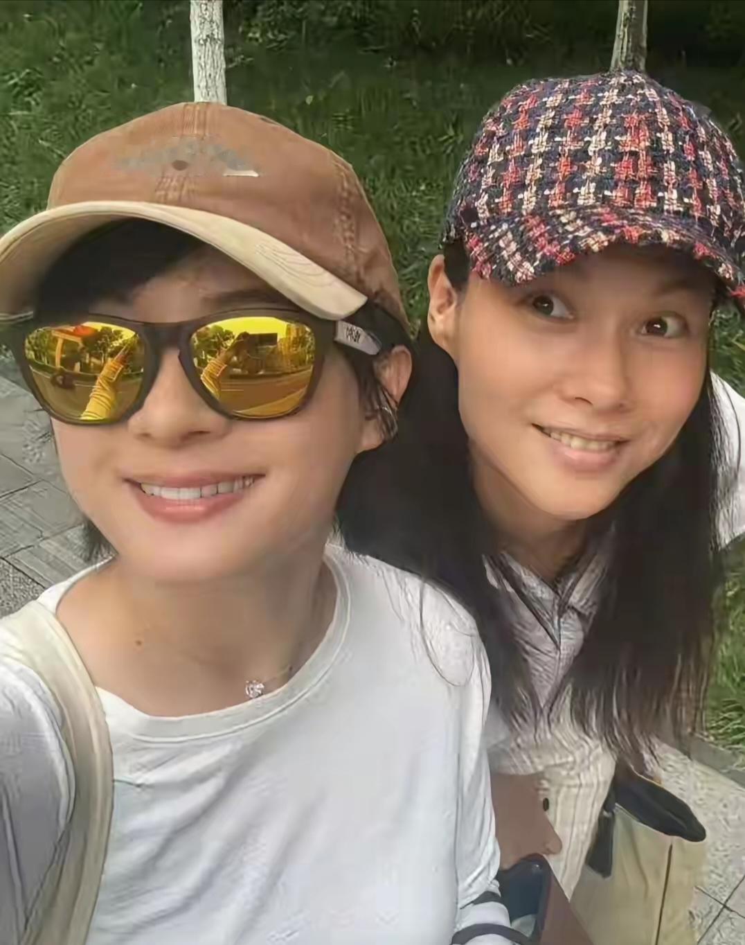 孙俪晒出成都之行九宫格plog，简单几句配文，把松弛的旅途氛围感直接拉满：成都之