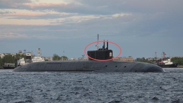 俄罗斯外长拉夫罗夫访华，一待就是两天，可是没想到，他人还没走，俄罗斯海军的一支舰