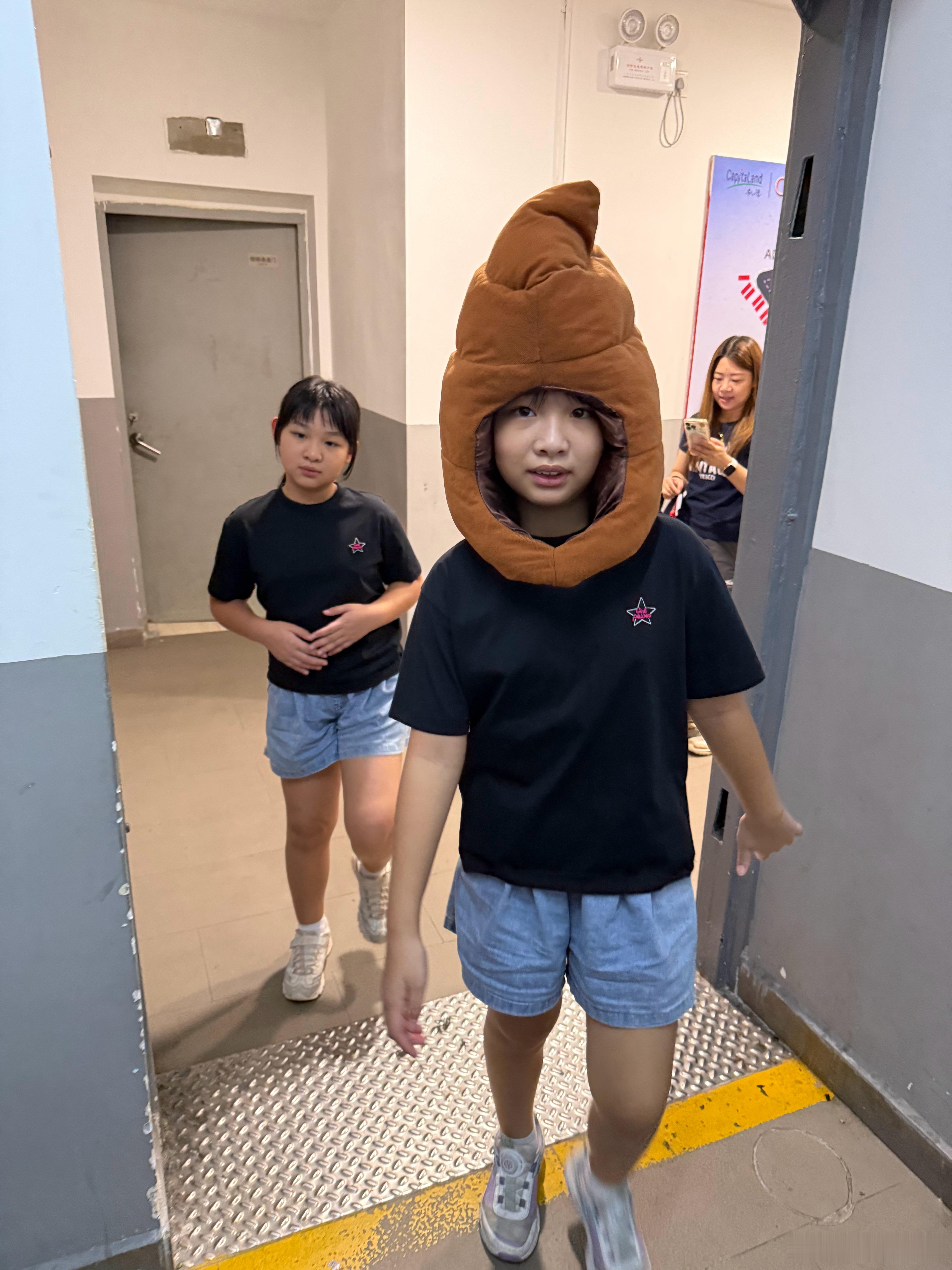 边有人出街会戴住旧💩架！ 这个脑回路，她爸都不理解！ ​​​