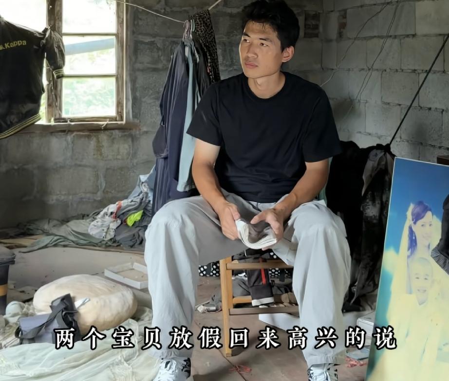 刘海军翻看妈妈以前的日记
网友们纷纷泪目 海军小时候照片曝光
海军妈妈1句话网友