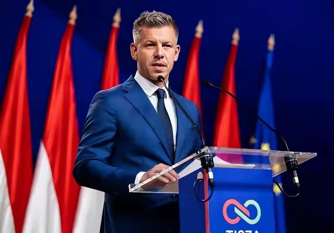 能从欧尔班的阵营中跳出来组建新党，在短短2年的时间里击败欧尔班并赢得选举，荣登匈