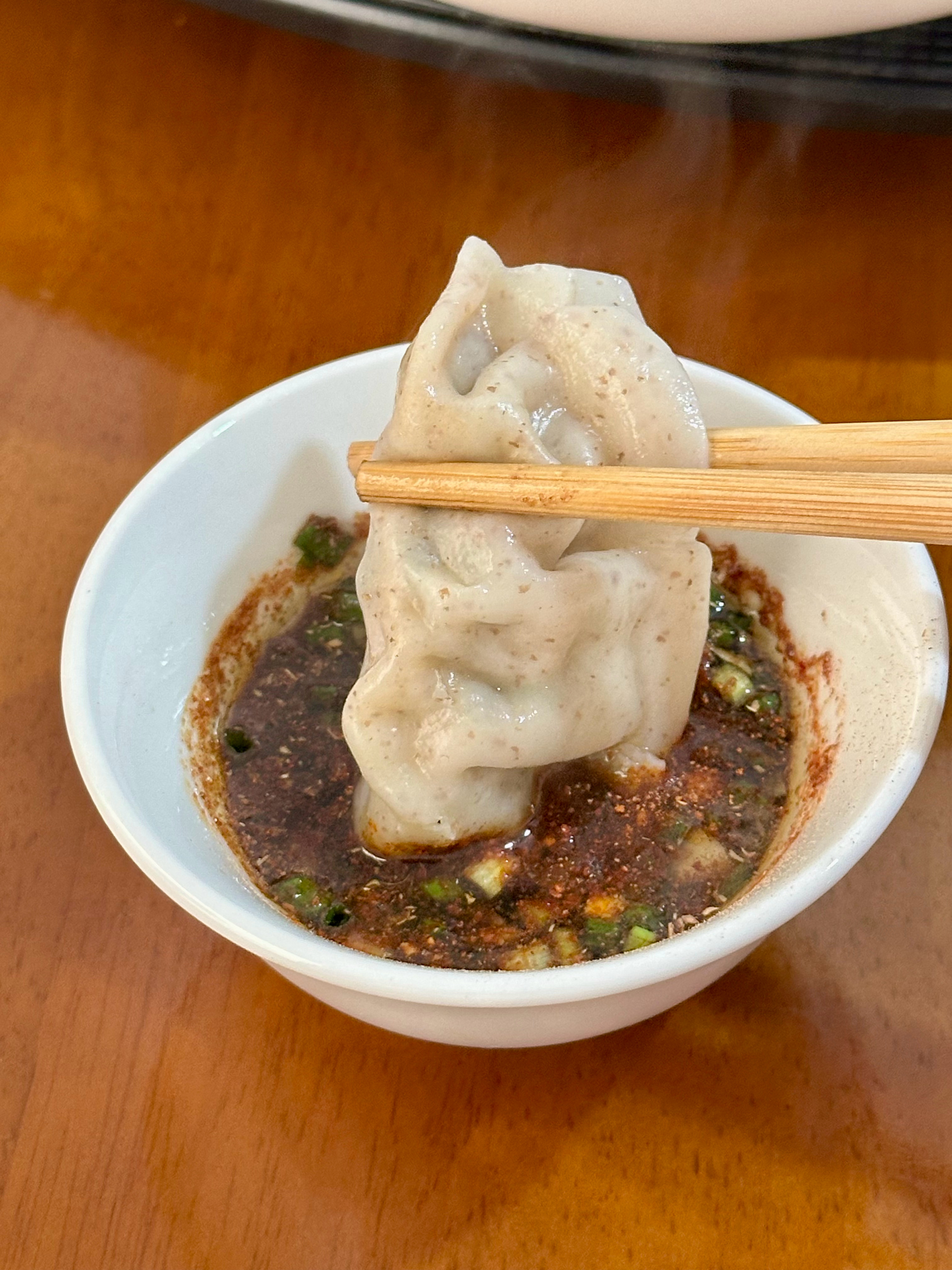 返回食堂已过饭点，煮饺子吃。 成都