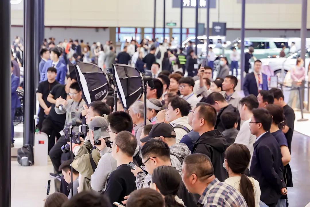 鸿蒙智行、理想单日破百，零跑狂卖600台，大河车展迎来周日高峰