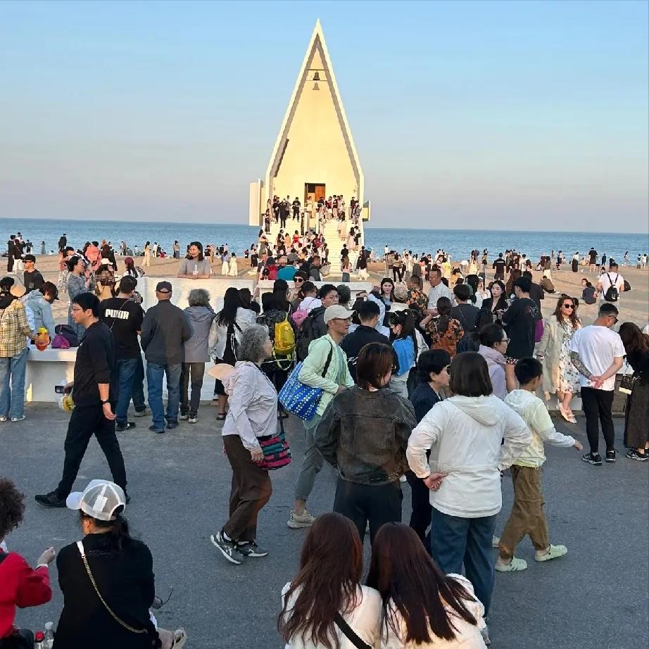 主打高级孤独质感的网红圣地阿那亚，竟撑不起基础服务！高价消费换来满屏吐槽，运营该