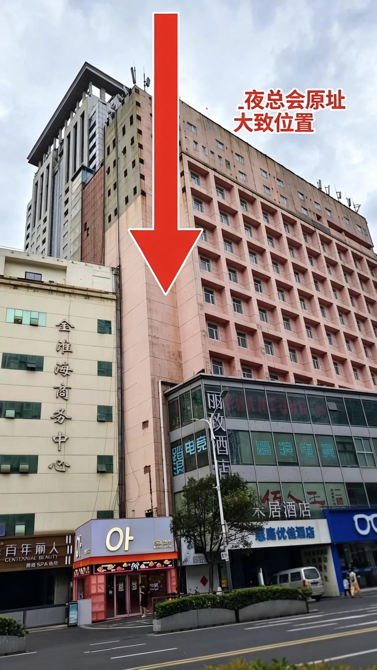 有位老朋友呢，于90年代的初期，在新街口的大华电影院一楼的泽红超市里面做生意。他