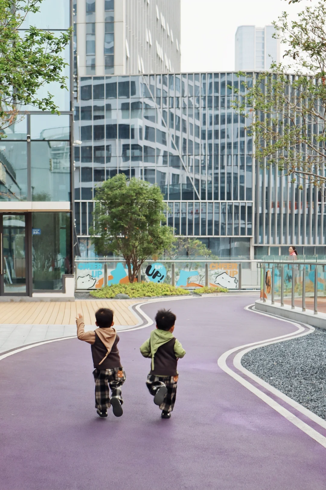 带娃吃爽又遛娃！这家美式餐厅太懂亲子党