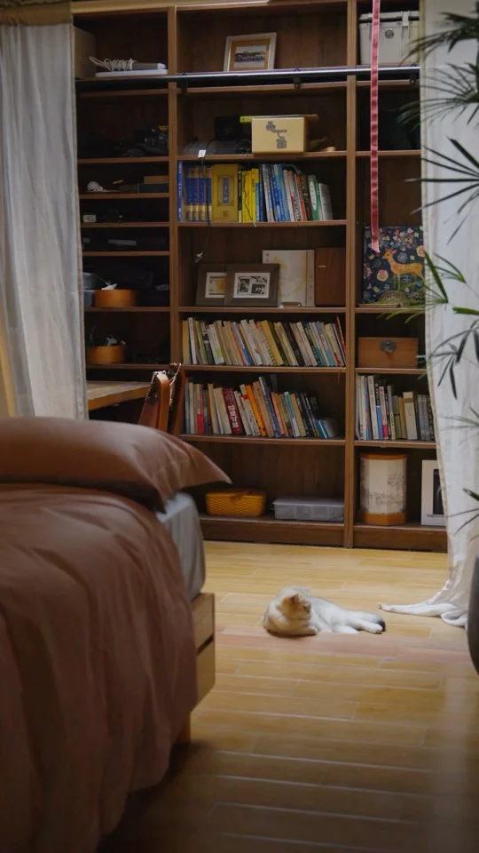 睡在像套间一样的卧室🛏️