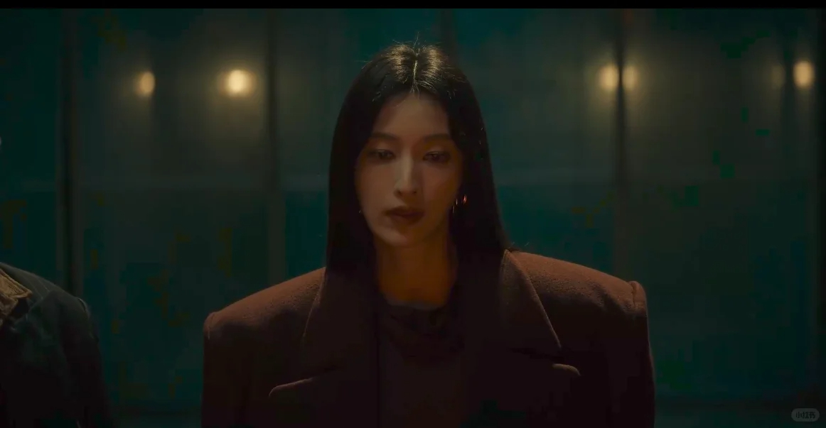 从张俪的左肩到右肩要打车 咱林姨的气场就是穿上“双开门”大衣也压制不住！张俪女神