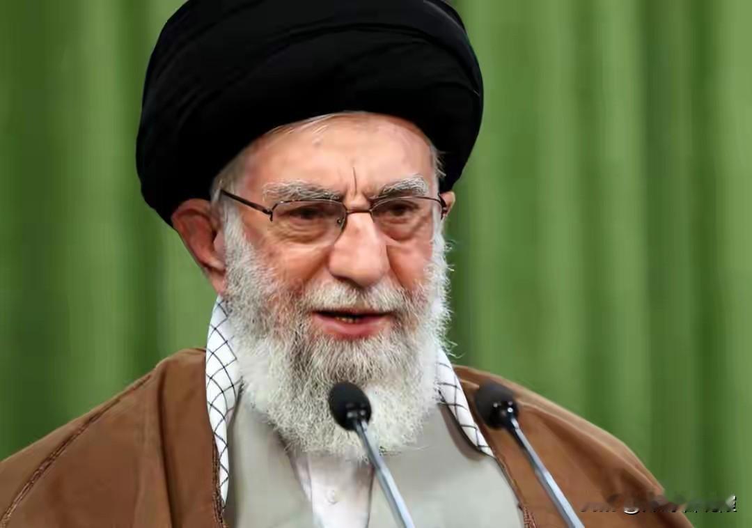 不等美军了，哈梅内伊率先行动，连抓多名高官，他已做好最坏打算