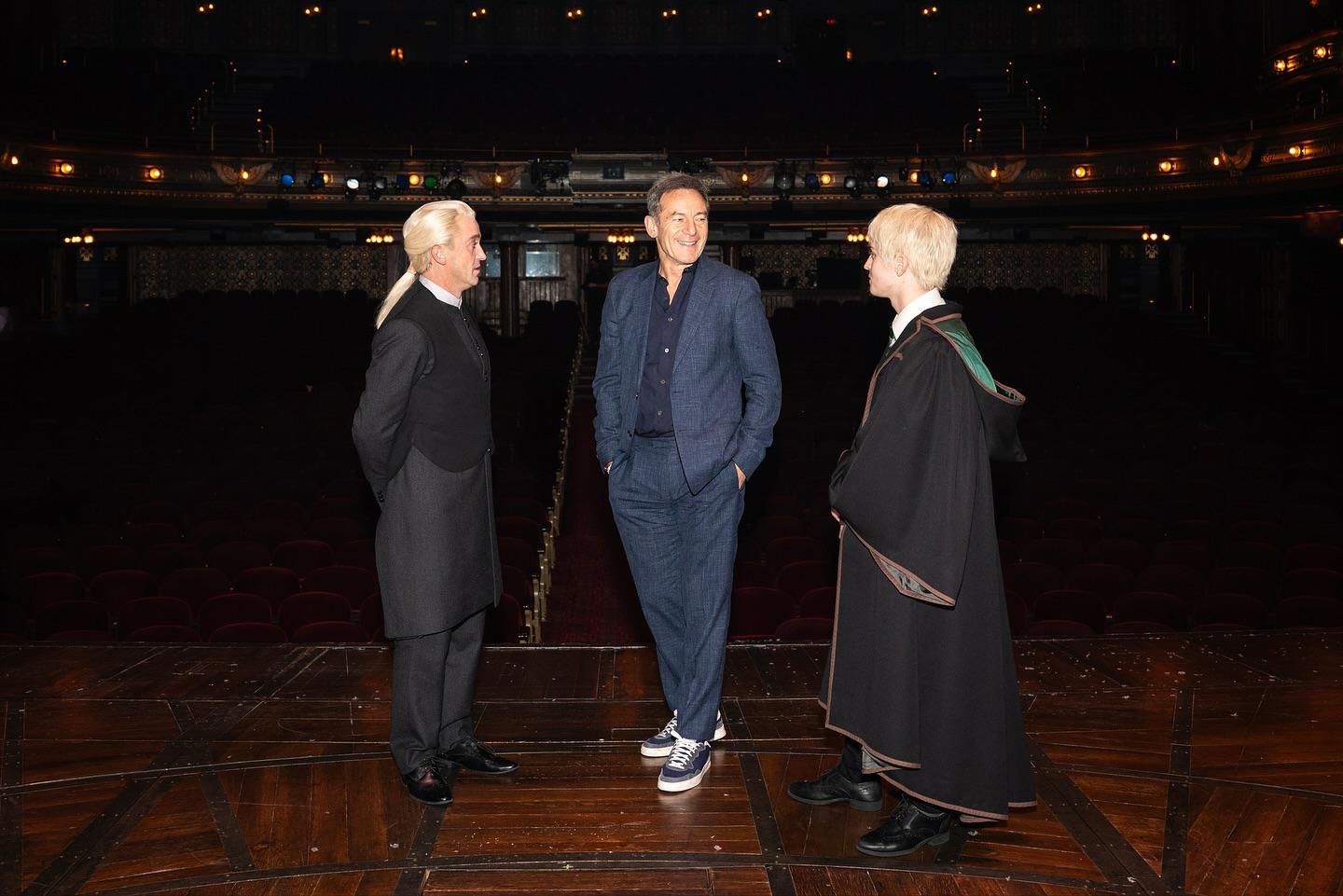 啊啊啊~~马尔福家族三代同框！在舞台剧第7年首演夜幕后，德拉科马尔福和老爸卢修斯