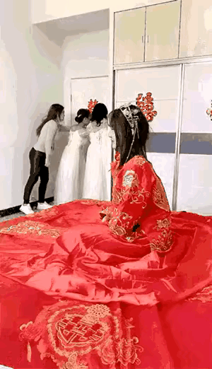 这些小伙子是有备而来，看得出来，显然是提前经过精心谋划的，而且是经过反复训练的，