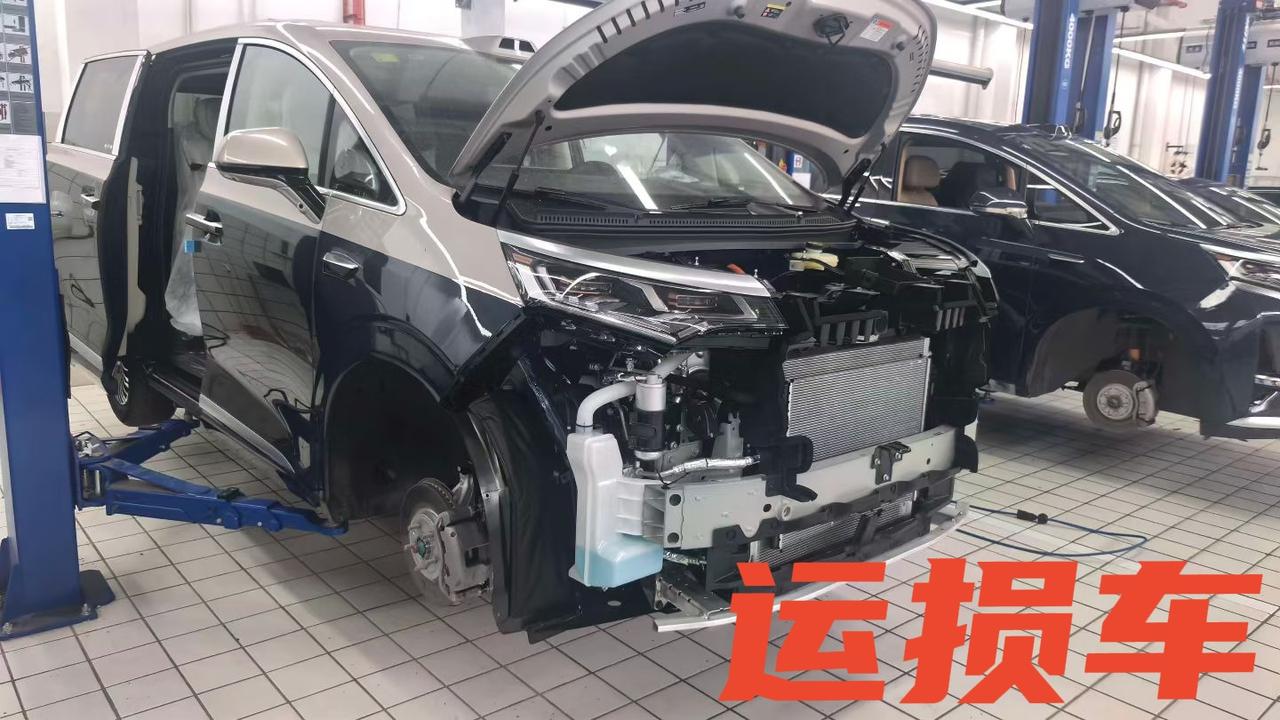 腾势D9 26款 第二代 DM-i 四驱闪充尊荣
​配置412800，小伤包修复