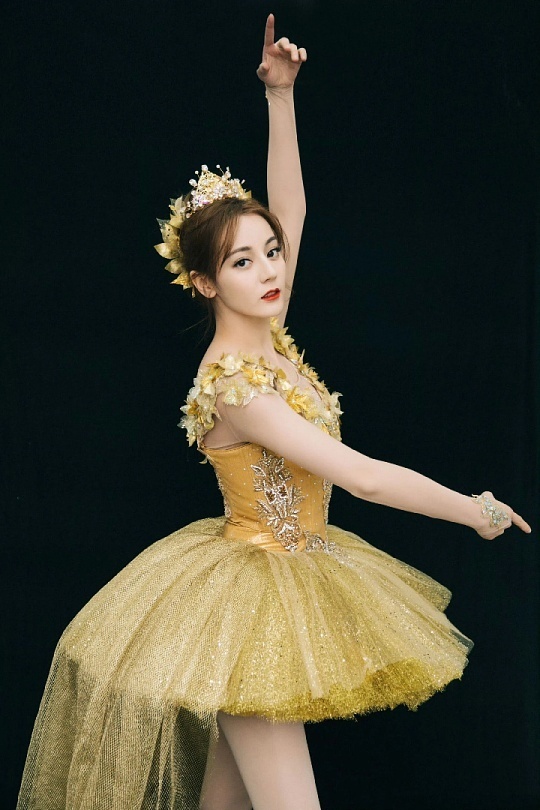 风中奇缘迪丽热巴刘诗诗斗舞真的美这一段真的是古偶舞蹈天花板！刘诗诗温婉灵动、步步