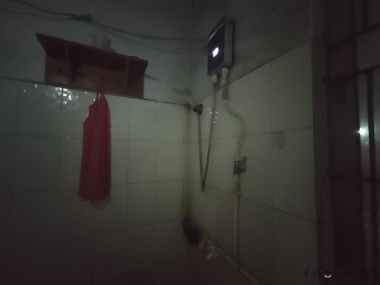 惭愧！我总是打开热水器忘记关热水器，每月浪费了不少电费水费。