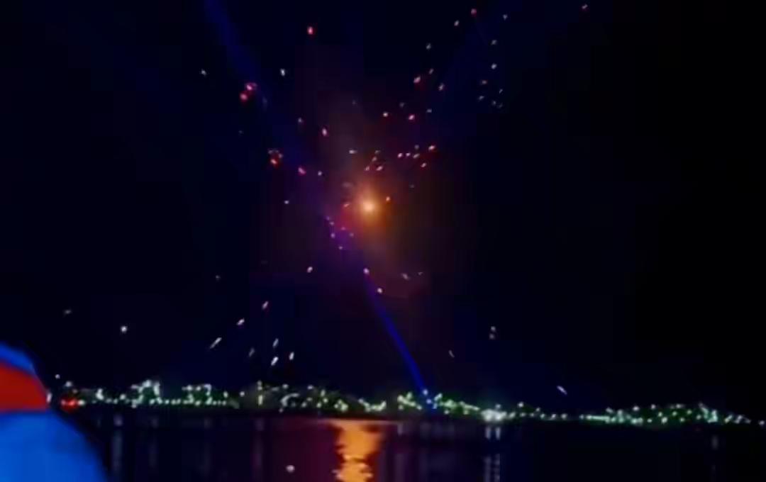 一夜之间，俄军8艘舰艇被击伤！黑海舰队经历开战以来最惨烈夜袭。

2026年8月