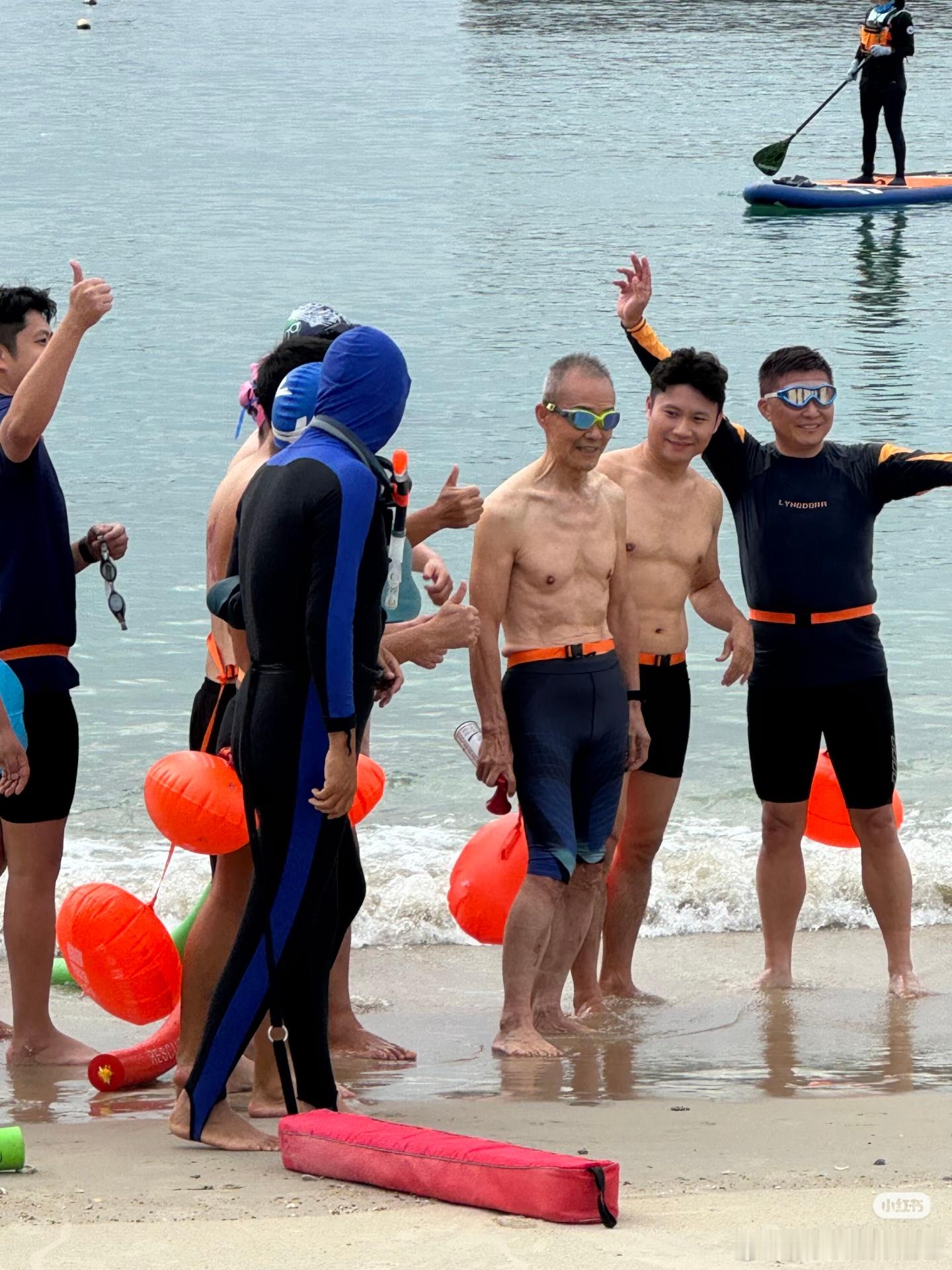 作为老人，王石身体非常好。 