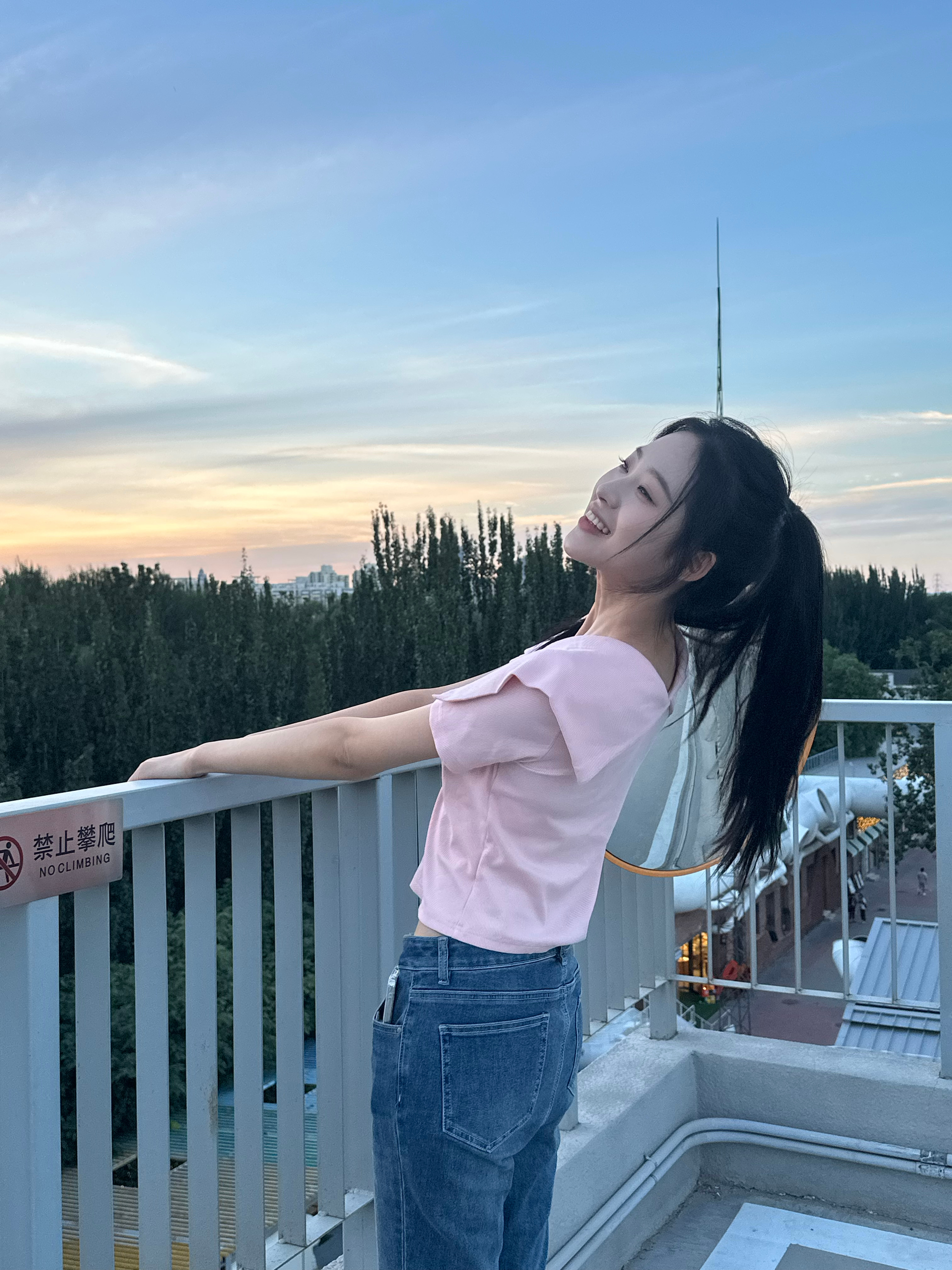 喜欢天空的人一定都很可爱吧[太阳][浮云]#骆诗琪[超话]##“琪”妙的一天##