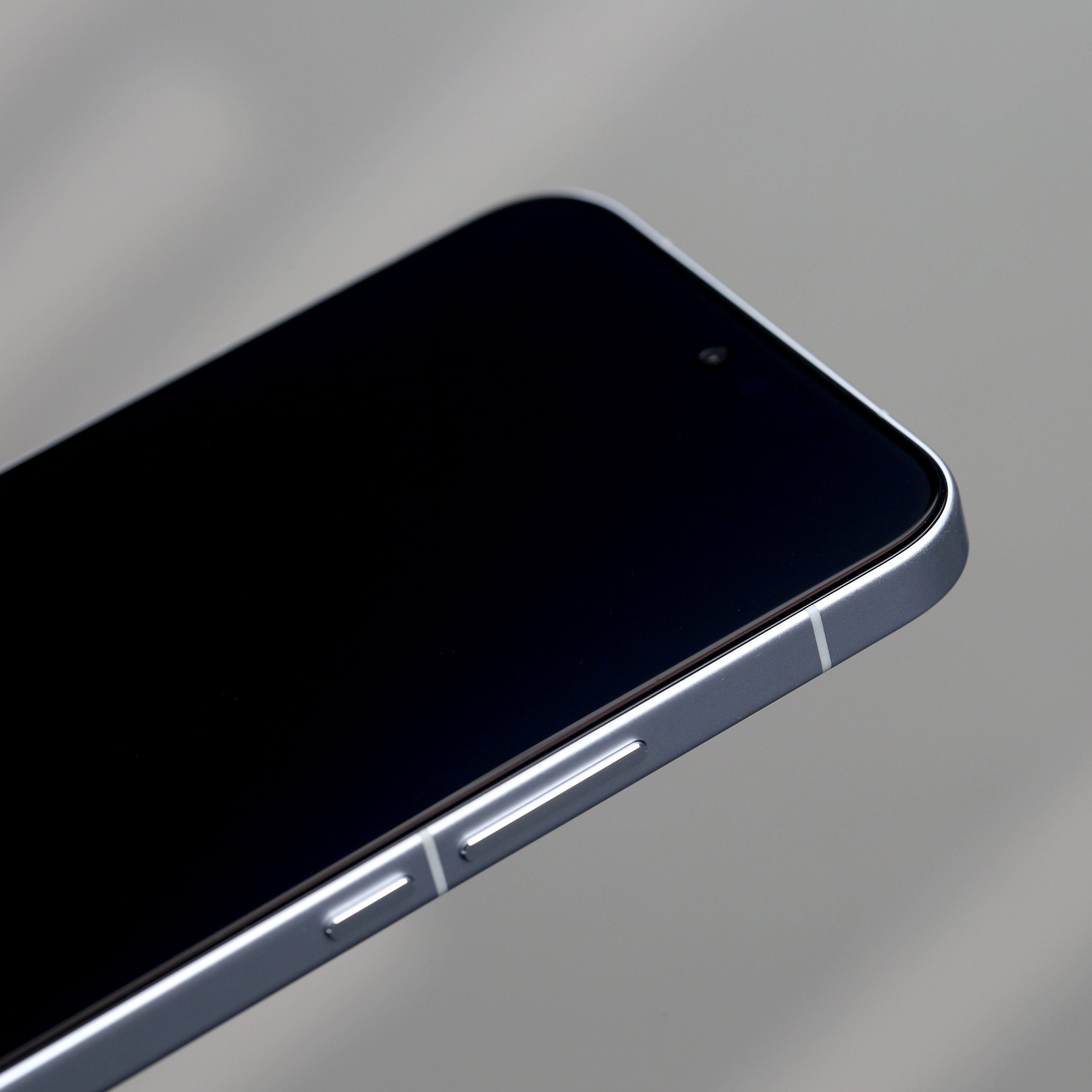 AR 抗反射，黑得深邃 iQOO15 AR 膜已经有朋友收到了，感谢晒单 