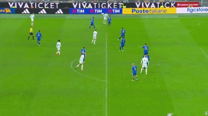 鲍勃助攻哈兰德攻破多纳鲁马的球门！！！挪威2-1反超比分！！！