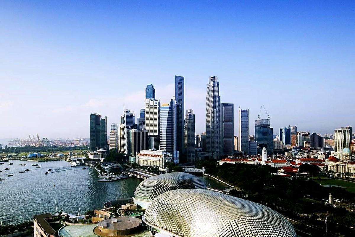 “坡县”，国人很喜欢用这二字称呼新加坡，这是熟人之间“不见外式的调侃”，未必带有