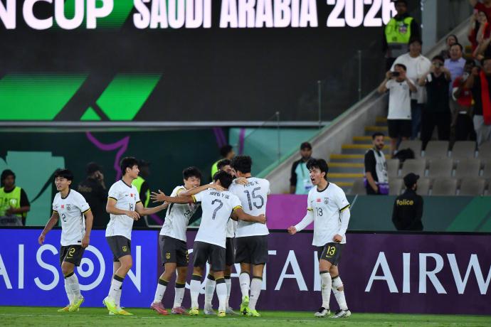 U23国足3：0越南比赛背后的一些数据和逻辑，可能会让你觉得不可思议：
比赛上半