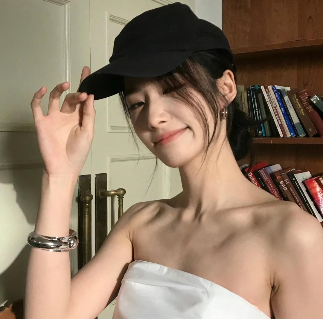 有点看不懂内娱的上镜审美了！好好的甜妹卢昱晓，最新路透状态直接颠覆所有人认知。身