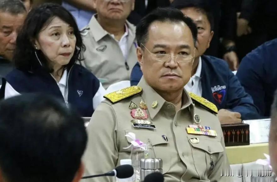 突发！边境冲突持续之际，泰国王宣布解散下议院，泰柬局势会受影响吗？

据新华社1