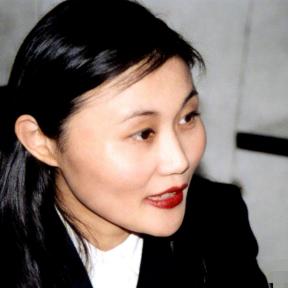 [浮云]别再只盯着谷爱凌了，看看她妈谷燕26年前在干嘛。1998年，当很多人还在