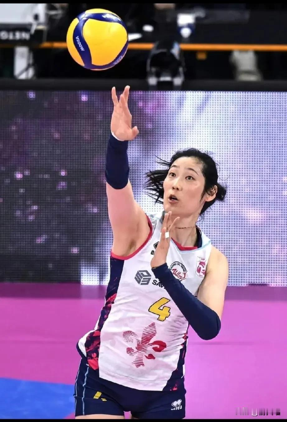 朱婷一声回归，全国广大球迷无不欢喜，国家队多一员猛将，蔡斌当然是求之不得，但问题