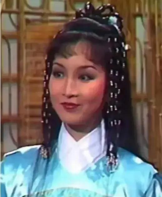 八零年代香港古装女神排行榜
第一名——黄杏秀
第二名——李赛凤
第三名——景黛音