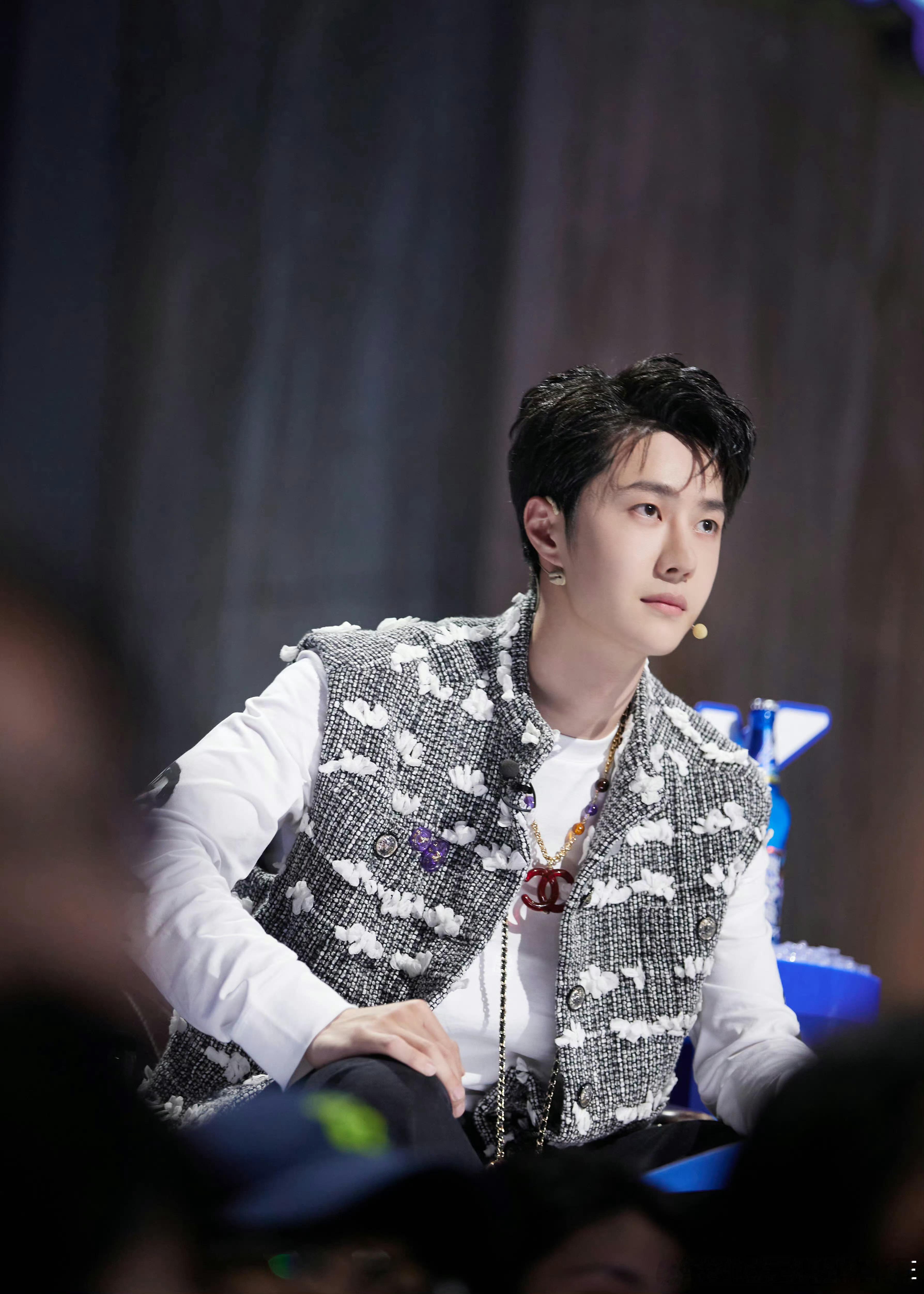 王一博[超话]王一博 王一博 愿你前进无坎坷 归来有星光​​​