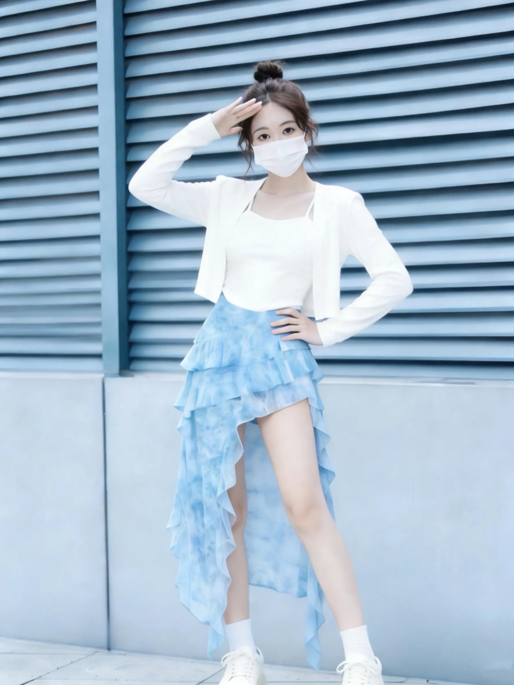 把海风穿在身上！这套蓝白扎染裙也太仙了吧。       一套搞定春日纯...