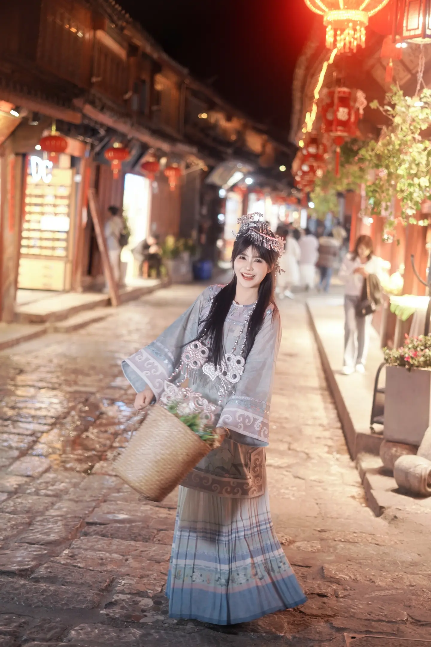 凑个热闹，挤趟人海 把向往的地方都变成走过的路 📍丽江古城