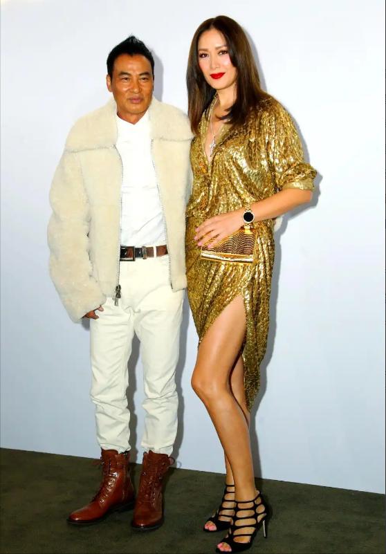 任达华曾与妻子琦琦立下“三不协议”坚持丁克，却在2006年琦琦意外怀孕后彻底转变