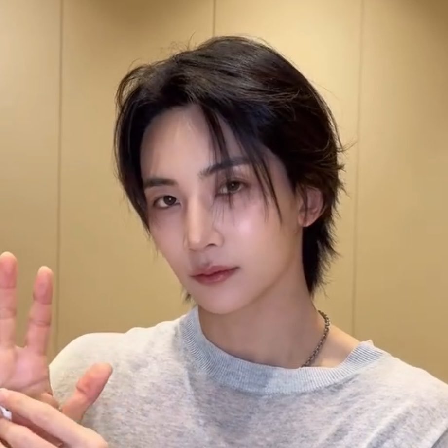 此男帅得好恐怖啊 