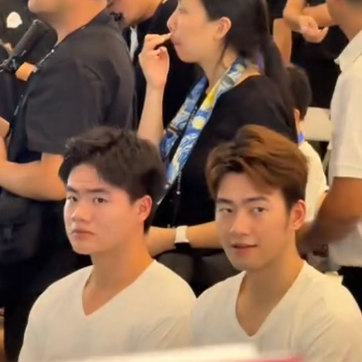 全世界好奇心最重之二人 眼珠最灵活之二人 ​​​