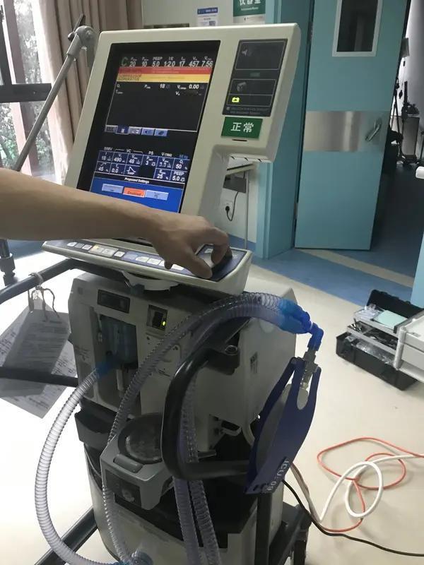 “上着ECMO机器，就像被死神死死拽住衣角，两天都没了心跳的患者，经过我们一番‘