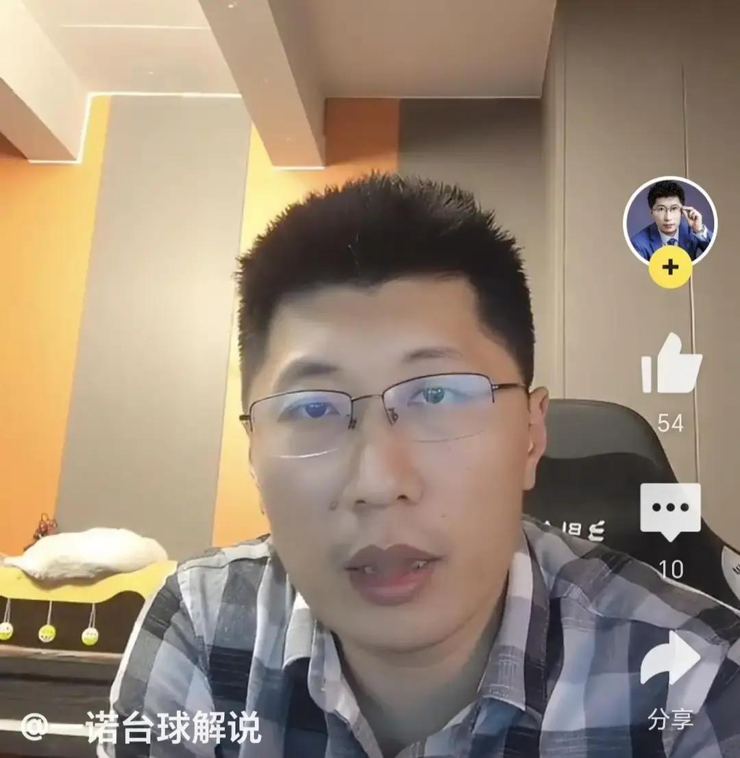 裁判在直播间讲段子，这比赛突然就看懂了。
 
世锦赛500万人看他解说。他把白球