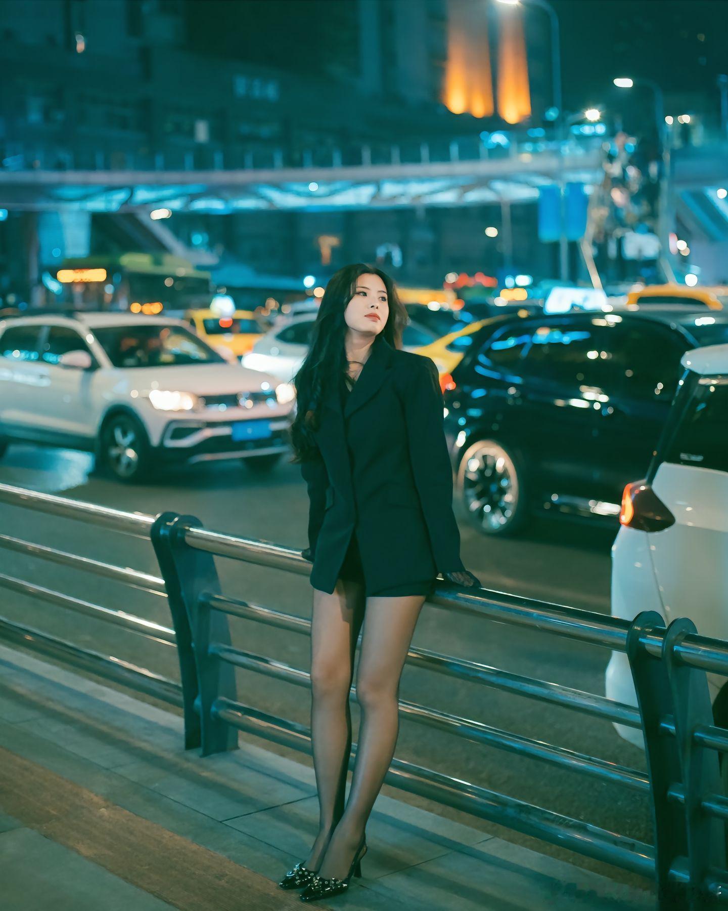 城市的夜色阑珊~ ​​​