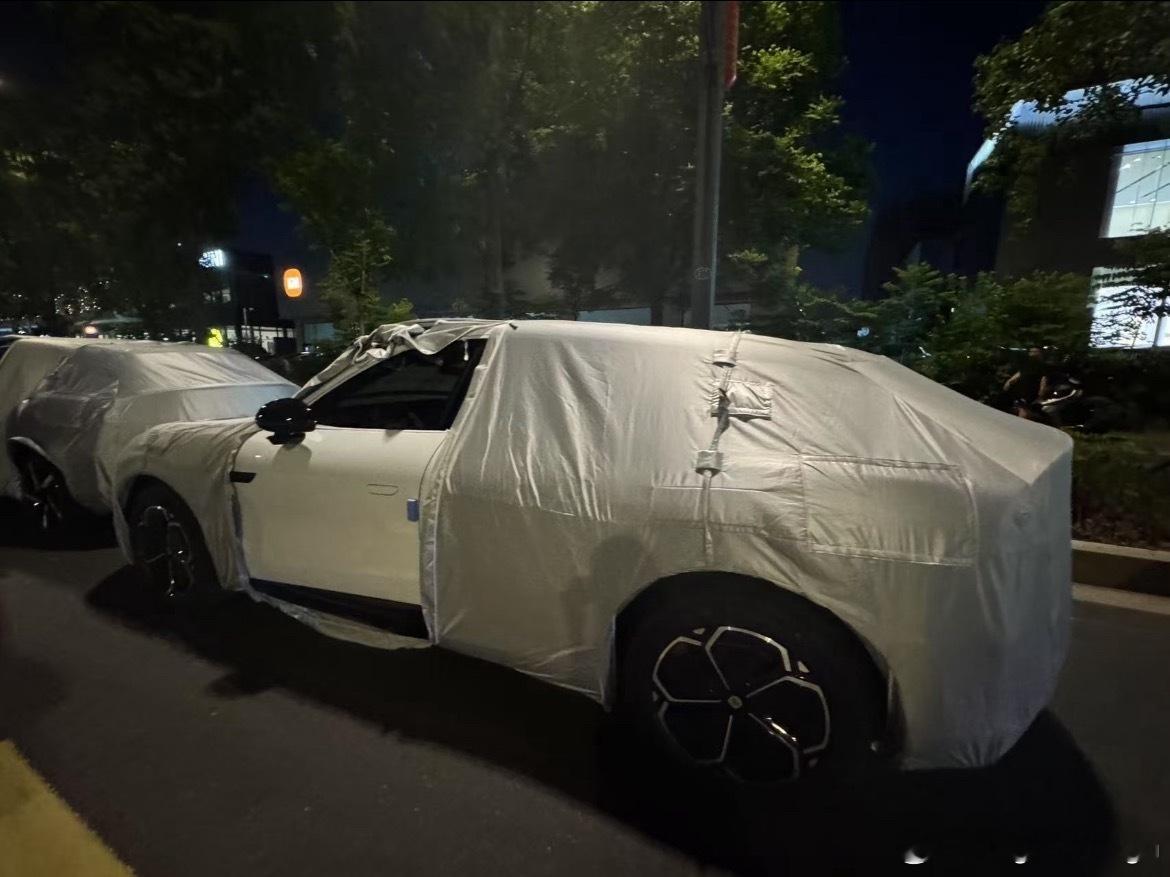 YU7白色曝光[哆啦A梦吃惊]基础色系终于要来了！我还在等黑色[二哈] ​​​