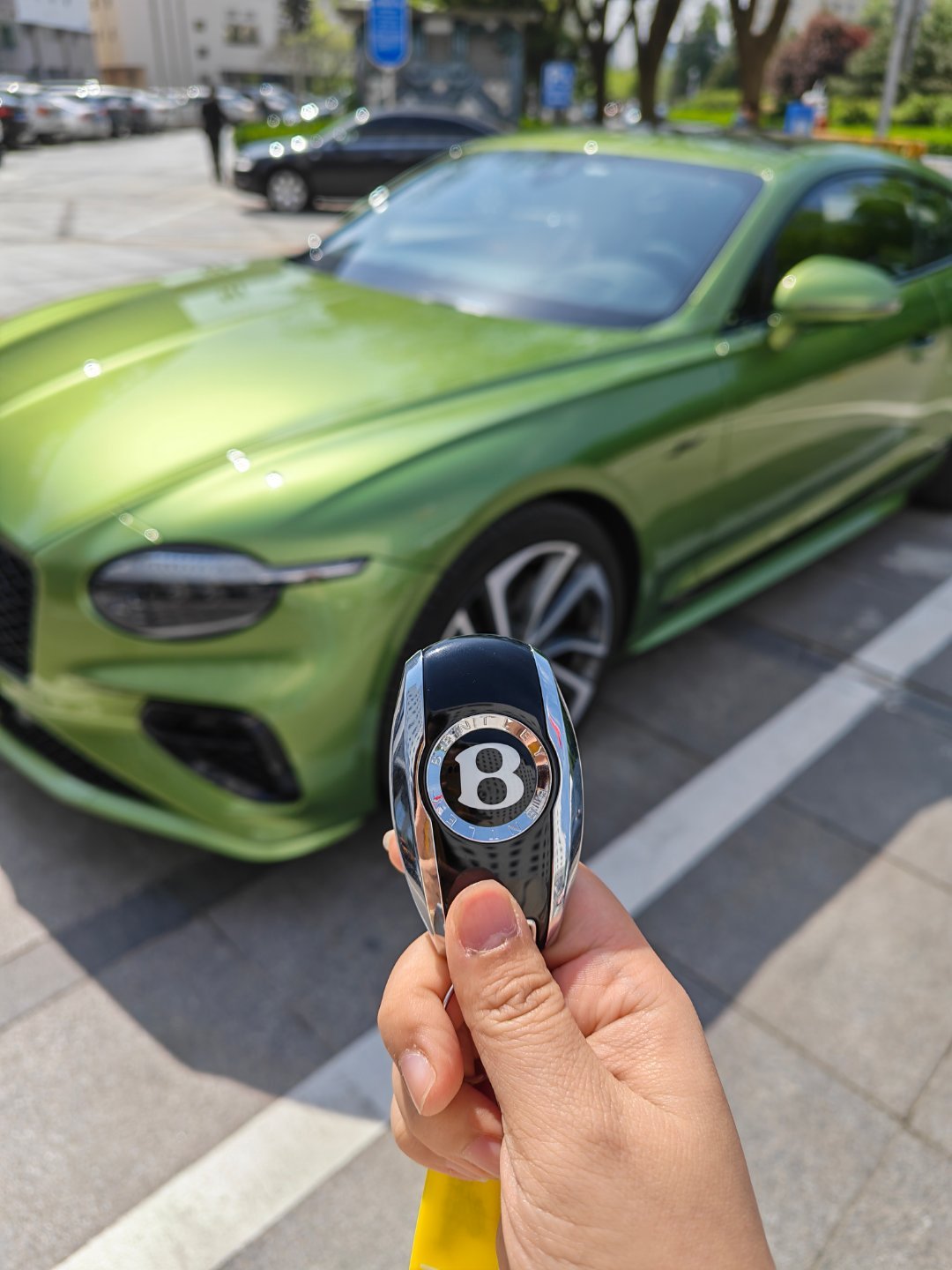 今天替你们感受一下大宾利带电的GT好使吗？大歌碎碎念我与汽车的日常汽车