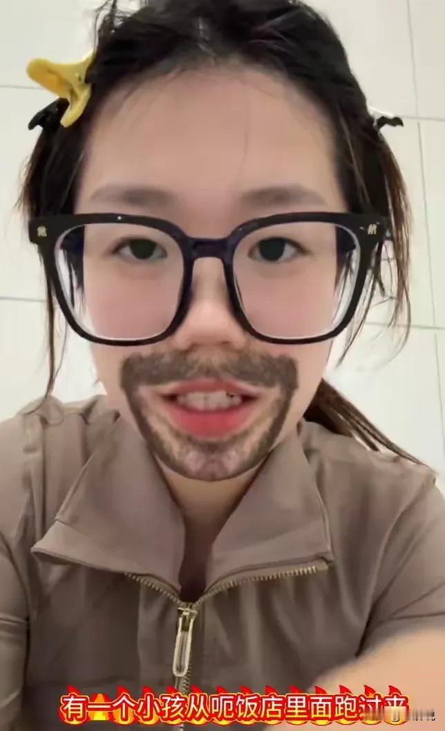 杨易社这件事，很明显是她伤害幼童，相关方面不能和稀泥，应该以寻衅滋事把她抓起来。