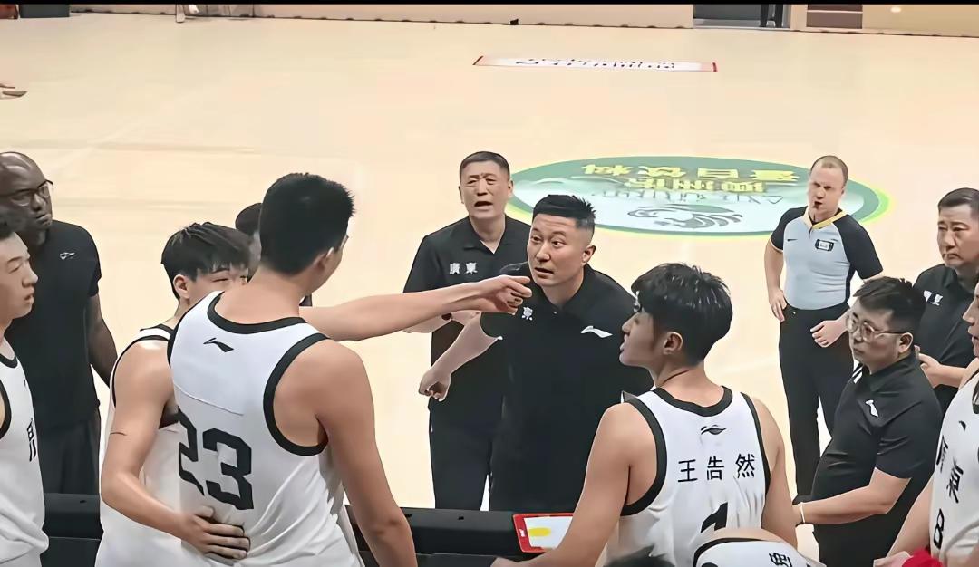 篮球CBA常规赛最后两轮隔了四天，第42轮强令在4月24日19：35开战，篮协用