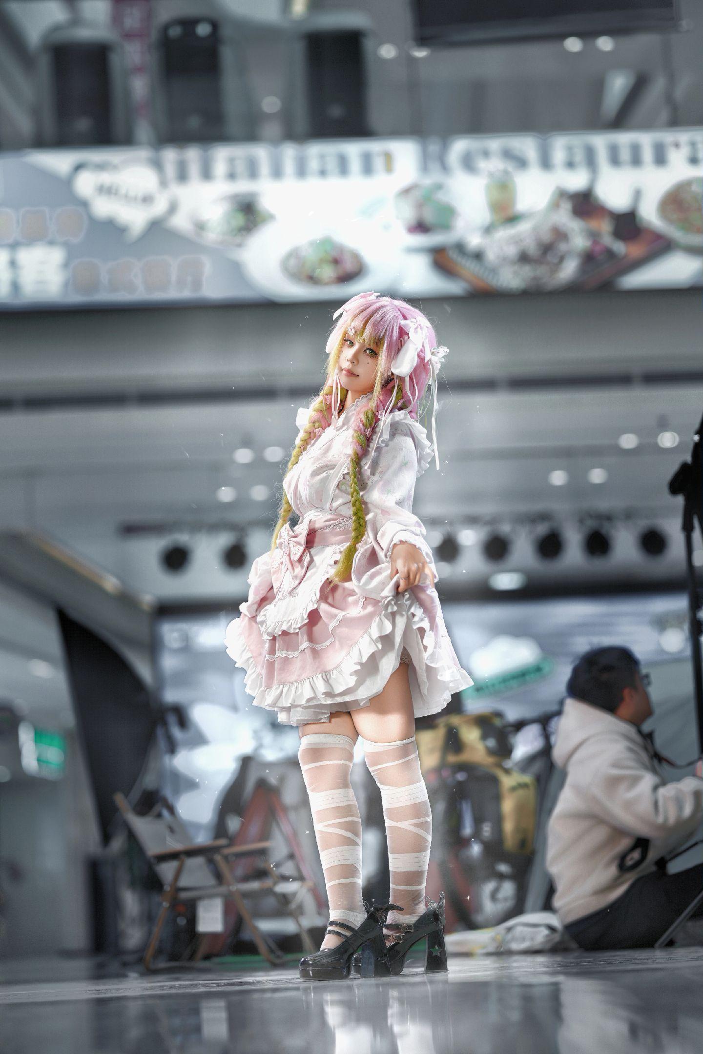 蜜璃。