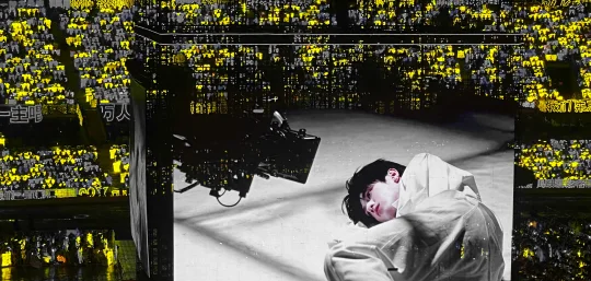 躺在angel怀里的志鑫小宝宝