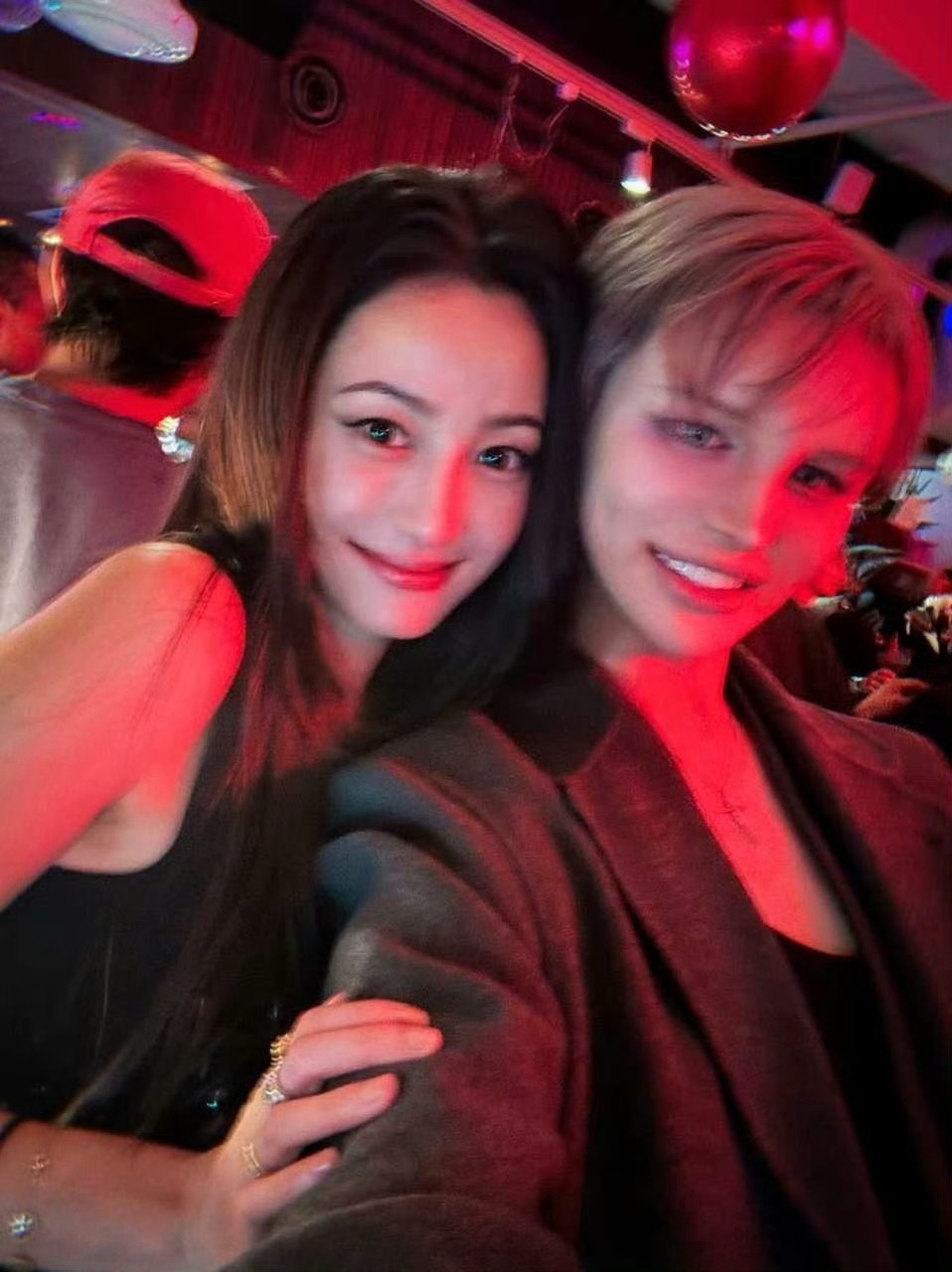 基因比保养重要多了，她吸了那么多年都还长这样就离谱…人类头骨杰作泽尻英龙华40岁