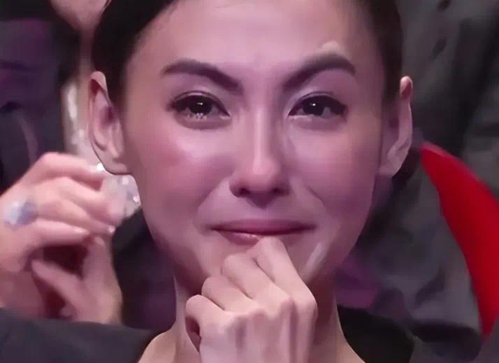 👨‍👦 最后的告别：中断事业，紧急返港

谢霆锋得知父亲病危，立即暂停了内地