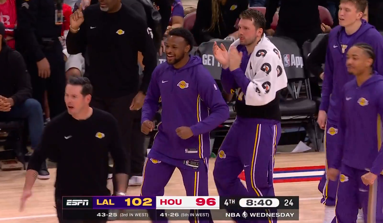 老詹艾顿小里合体！湖人102-96打停火箭！老詹目前12投11中，这是什么效率？