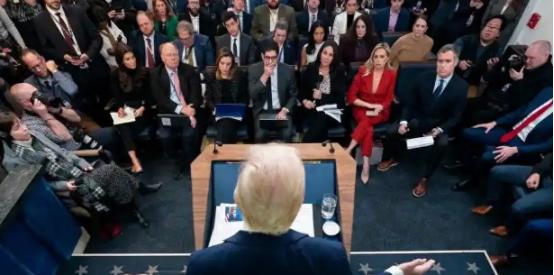 提到美国对伊朗的潜在入侵，很多人会想到地缘博弈、资源争夺，却没想到美国竟玩起了“